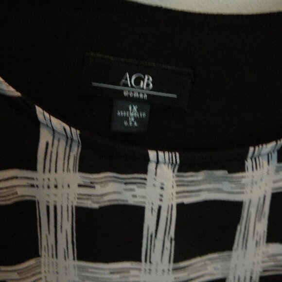 NWT-AGB Woman Black Tank Top w/White & Black Large Check Poncho Overlay-Size 1X - Picture 2 of 4